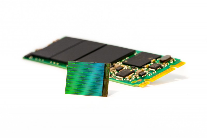 3D NAND Die with M2 SSD